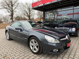 Bild 27/30 von Mercedes-Benz SL 350 (2008)