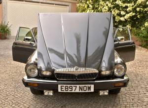 Image 14/50 of Jaguar XJ 12 (1988)