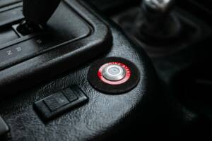 Image 13/50 of Land Rover Defender 90 "50th Anniversary" (1998)