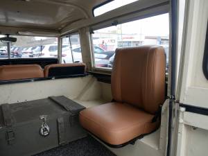 Image 9/19 of Land Rover 109 (1977)