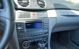 Image 37/49 of Mercedes-Benz CLK 280 (2006)