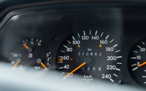 Image 38/45 of Mercedes-Benz E 220 (1995)