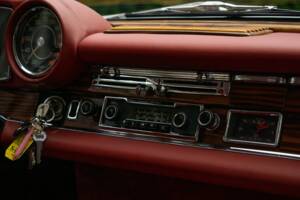 Image 56/95 of Mercedes-Benz 280 SE 3,5 (1970)
