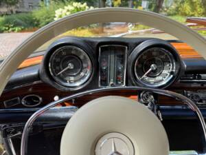 Image 25/39 de Mercedes-Benz 280 SE (1968)