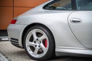 Afbeelding 55/73 van Porsche 911 Carrera 4S (2002)