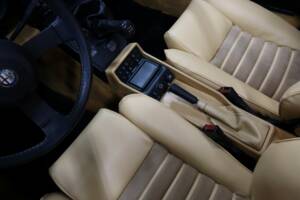 Immagine 14/28 di Alfa Romeo 2.0 Spider (1990)