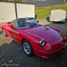 Image 2/11 of Alfa Romeo 1.6 Spider (1989)