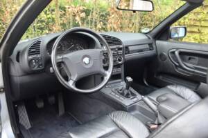 Image 28/46 of BMW 320i (1995)