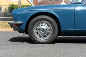 Image 10/21 de Daimler Double Six (1978)