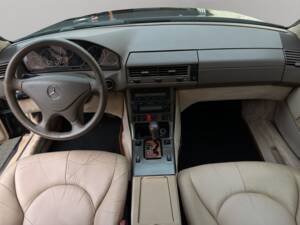 Immagine 10/22 di Mercedes-Benz SL 500 (2001)