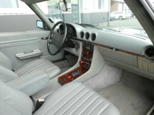 Image 12/25 of Mercedes-Benz 560 SL (1989)