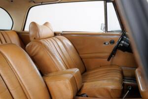 Image 20/32 of Mercedes-Benz 280 SE 3,5 (1971)