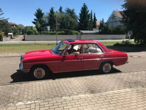 Image 1/7 of Mercedes-Benz 200 (1974)