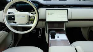 Image 38/61 of Land Rover Range Rover D350 (2025)