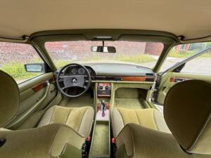 Image 13/34 of Mercedes-Benz 380 SE (1980)