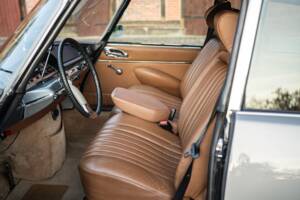 Image 24/44 of Citroën DS 21 (1968)