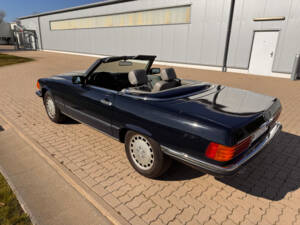 Afbeelding 25/59 van Mercedes-Benz 560 SL (1986)