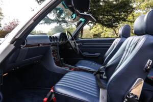 Image 21/35 of Mercedes-Benz 300 SL (1989)