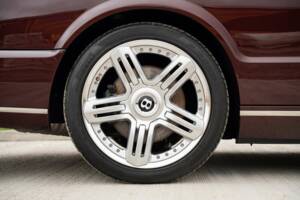 Image 16/50 of Bentley Brooklands (2008)
