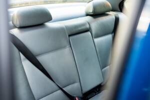 Image 30/38 of BMW 325i (2002)