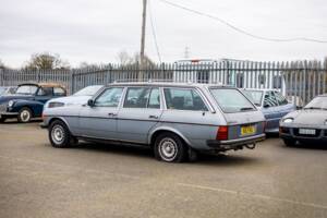 Bild 17/50 von Mercedes-Benz 280 TE (1983)