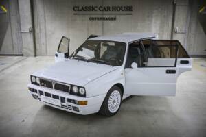 Image 49/93 of Lancia Delta HF Integrale Evoluzione I (1992)