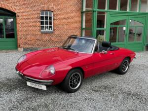 Image 1/15 of Alfa Romeo 1750 Spider (1973)