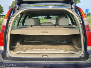 Afbeelding 8/28 van Volvo V 70 2.4 (2000)