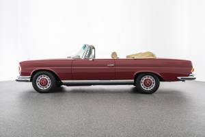 Image 2/39 de Mercedes-Benz 280 SE 3,5 (1971)