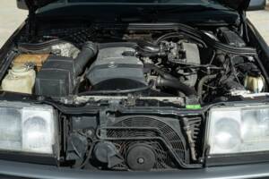 Imagen 48/50 de Mercedes-Benz 200 TE (1993)