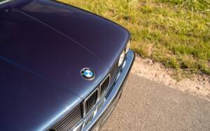 Immagine 8/35 di BMW 320i (1988)