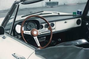 Image 32/50 of Alfa Romeo 1600 Spider Duetto (1966)