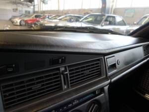 Image 47/49 of Mercedes-Benz 190 E 2.3-16 (1984)
