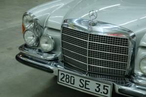 Image 18/50 of Mercedes-Benz 280 SE 3,5 (1970)