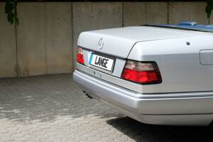 Image 14/69 of Mercedes-Benz E 320 (1994)