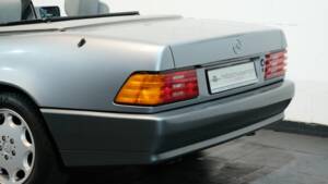 Image 29/34 of Mercedes-Benz 500 SL (1991)