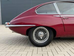 Bild 4/7 von Jaguar E-Type (2+2) (1967)