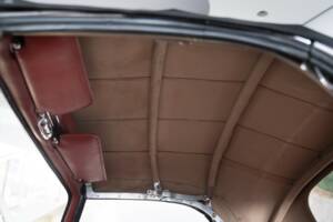 Image 32/50 of Mercedes-Benz 300 SL Roadster (1961)