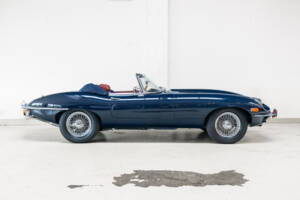 Image 5/36 of Jaguar E-Type (1969)