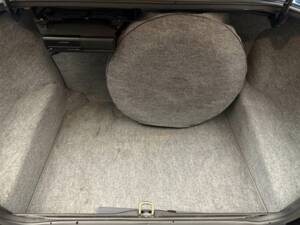 Image 17/18 of Jaguar XJ 6 4.0 (1990)