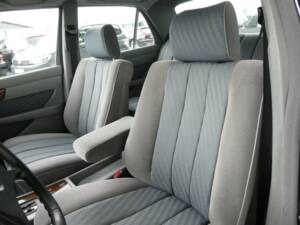 Bild 10/21 von Mercedes-Benz 300 SE (1990)
