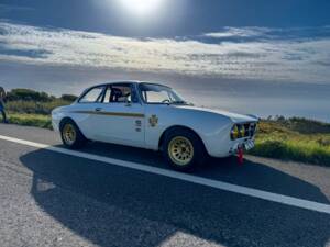 Image 32/99 of Alfa Romeo Giulia 1750 GT Am (1971)