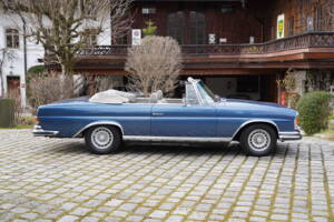 Image 3/18 de Mercedes-Benz 280 SE 3,5 (1970)