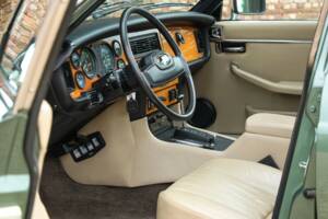 Image 3/50 of Jaguar XJ 6 4.2 (1985)