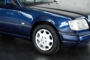 Bild 27/50 von Mercedes-Benz E 200 (1996)