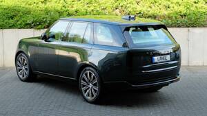 Image 17/61 of Land Rover Range Rover D350 (2025)