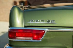 Obraz 26/50 pojazdu Mercedes-Benz 220 SE b (1964)