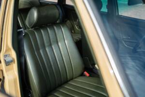 Image 38/53 de Mercedes-Benz 200 T (1982)