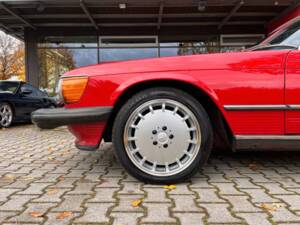 Bild 6/22 von Mercedes-Benz 560 SL (1986)