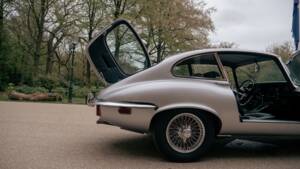 Bild 79/81 von Jaguar E-Type V12 (2+2) (1971)